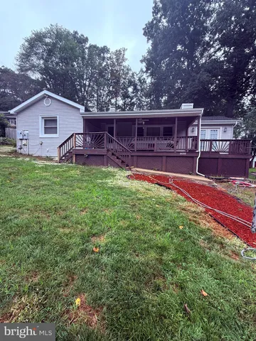 a view of a house with backyard porch and garden
