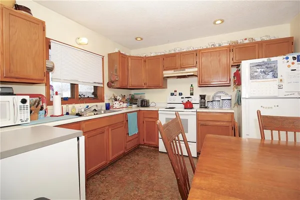 $145,000 | 304 West 13th Avenue, Garnett, KS 66032