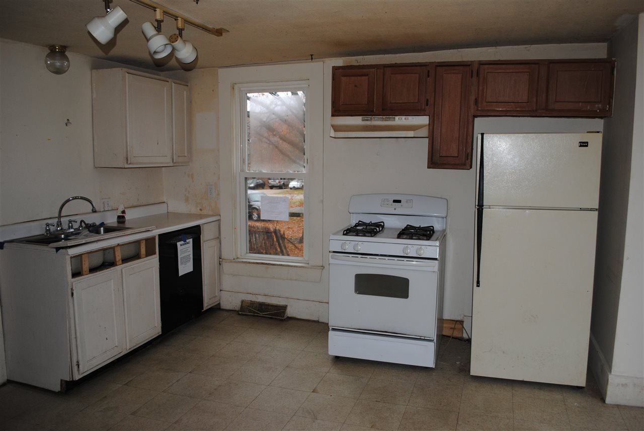 81 Winter Street Rochester, NH 03867 - Photo 3 of 12