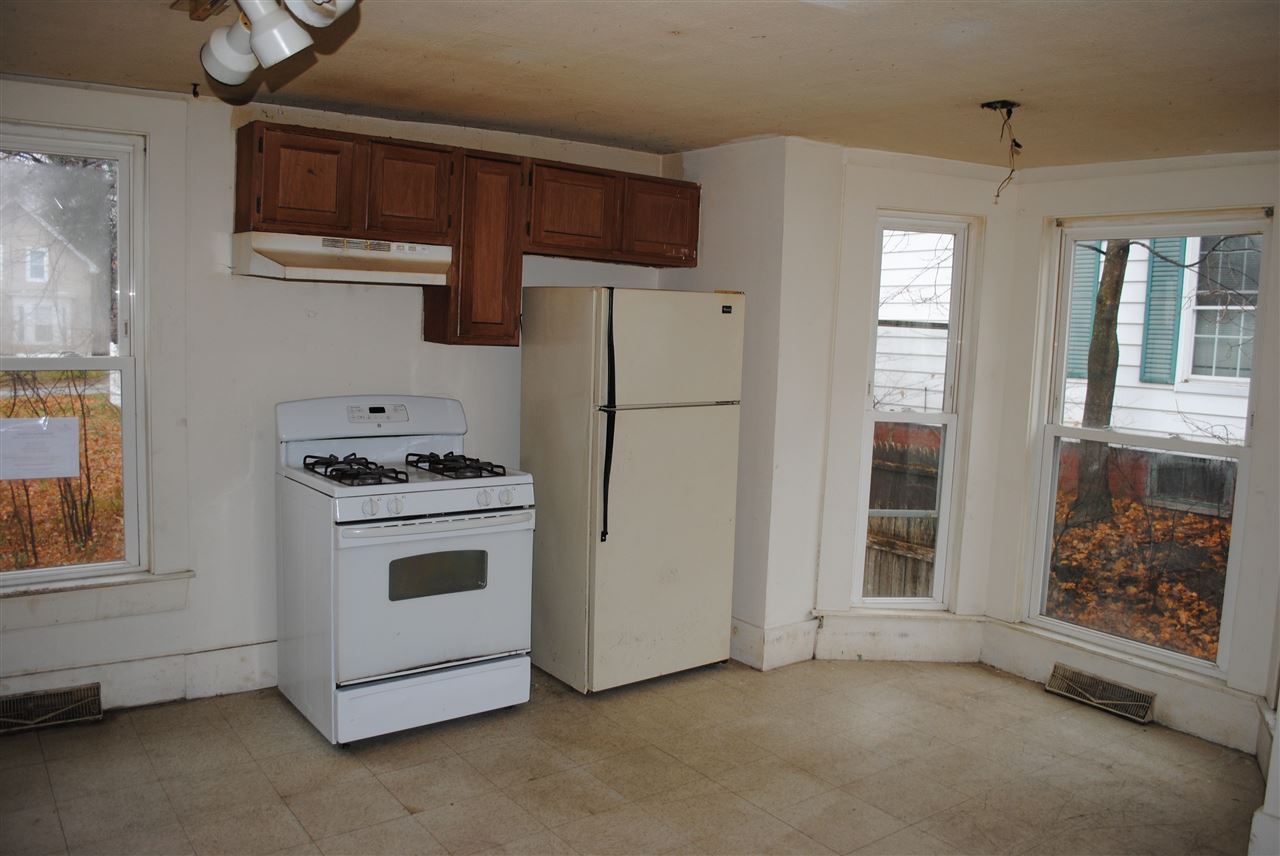 81 Winter Street Rochester, NH 03867 - Photo 4 of 12