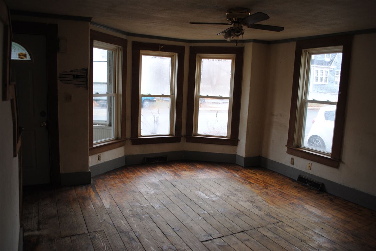 81 Winter Street Rochester, NH 03867 - Photo 7 of 12