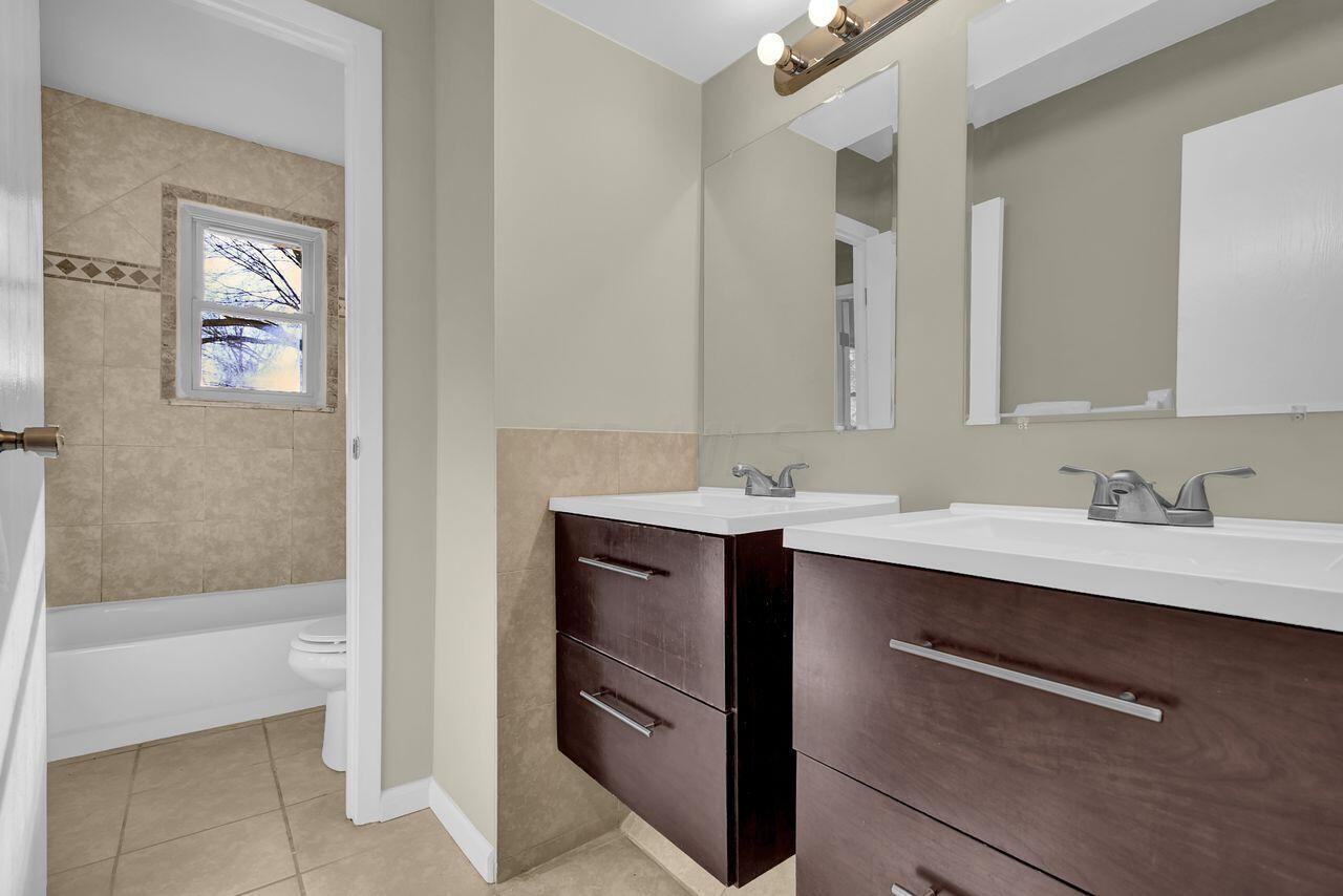 1227 Belden Road Columbus, OH 43229 - Photo 12 of 32 Full Bath