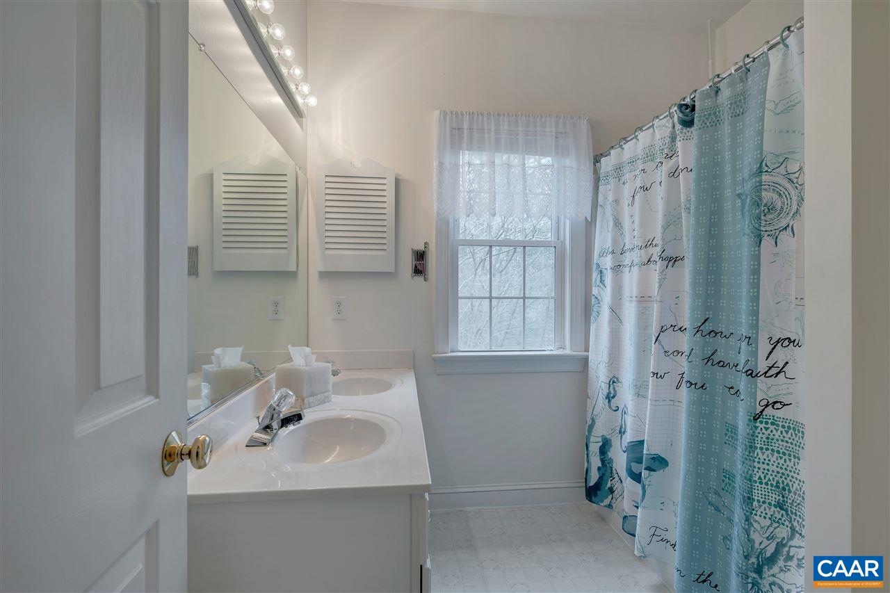3052 Chimney Ridge Charlottesville, VA 22911 - Photo 16 of 39 Gallery Image 16