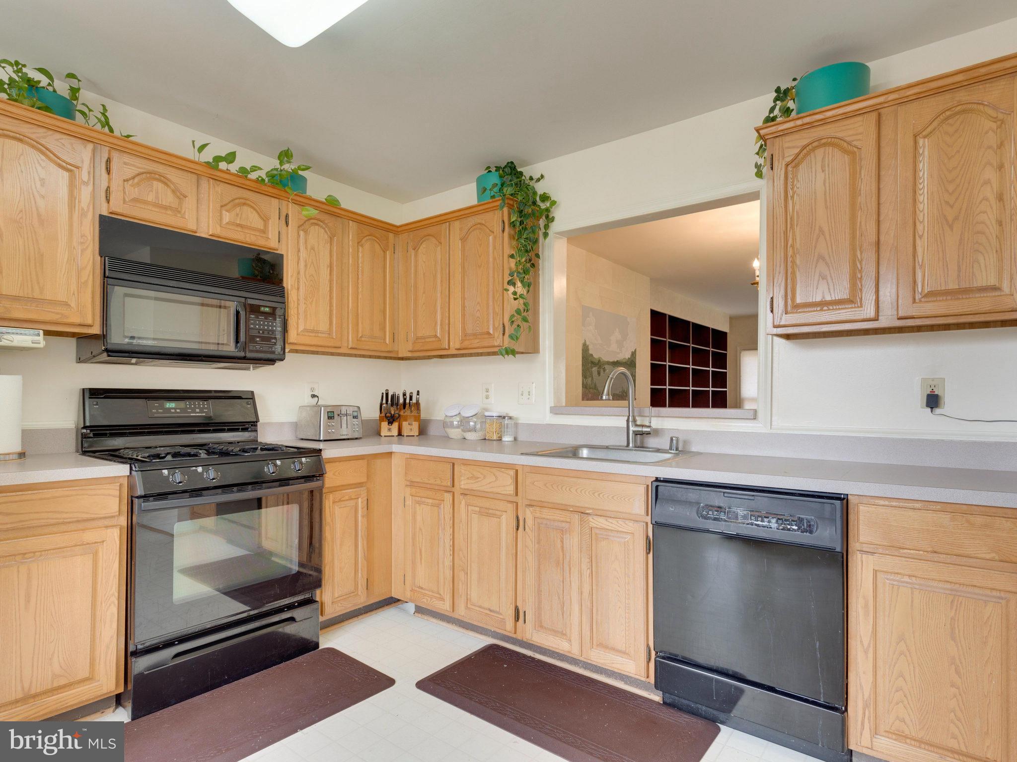 7726 Hickory Glen Way Springfield, VA 22153 - Photo 3 of 30 Kitchen