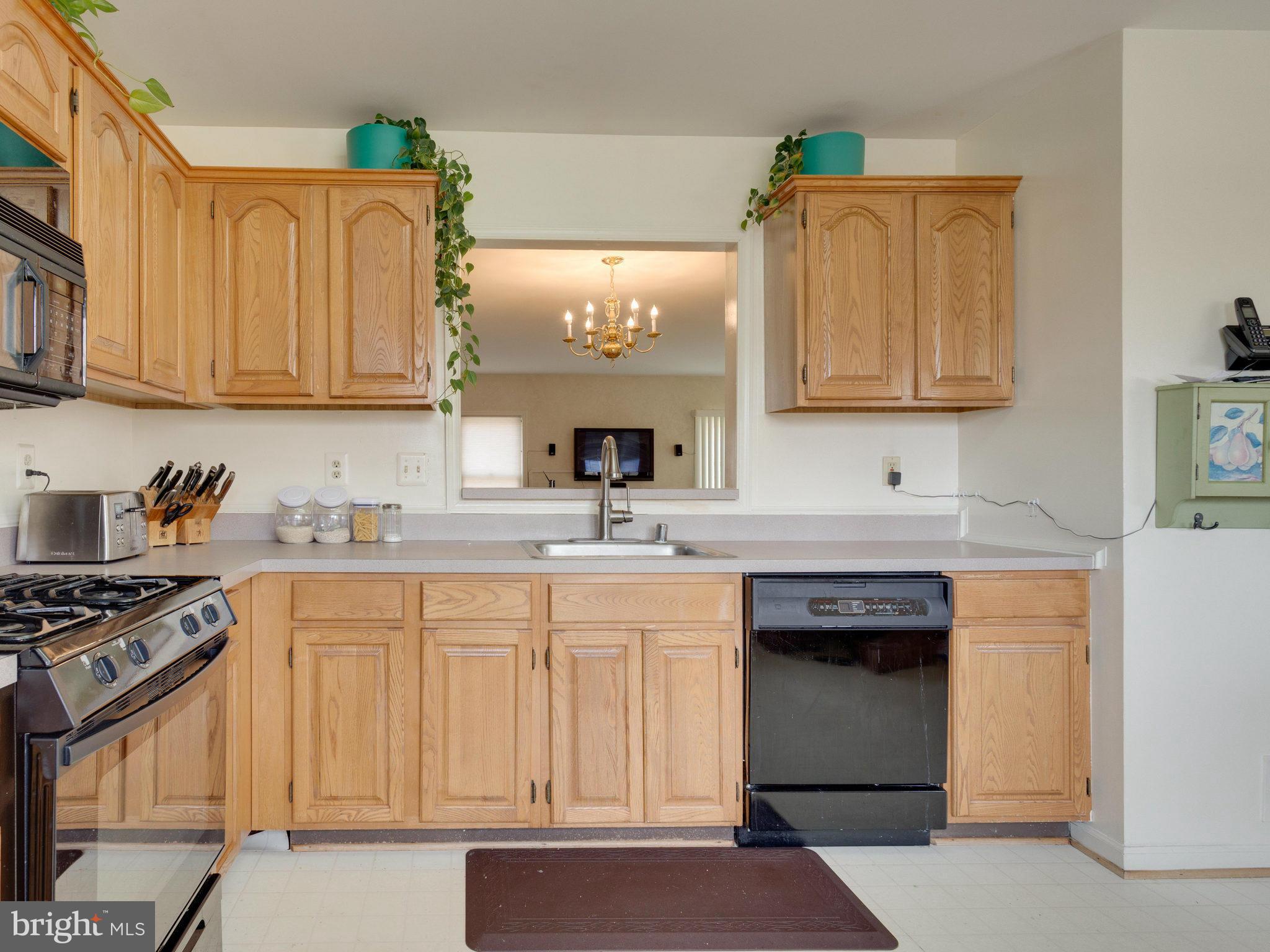 7726 Hickory Glen Way Springfield, VA 22153 - Photo 4 of 30 Kitchen