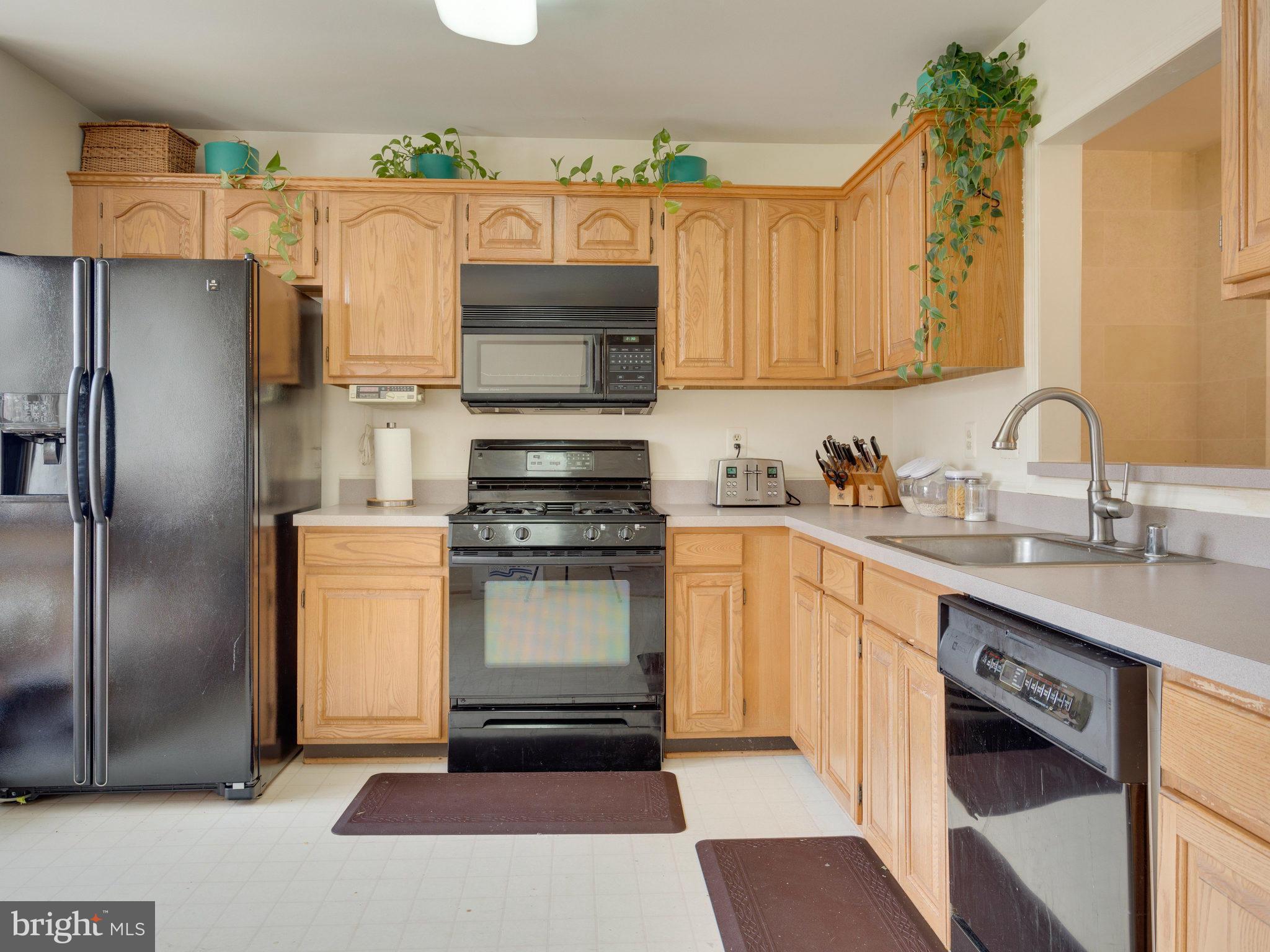 7726 Hickory Glen Way Springfield, VA 22153 - Photo 5 of 30 Kitchen