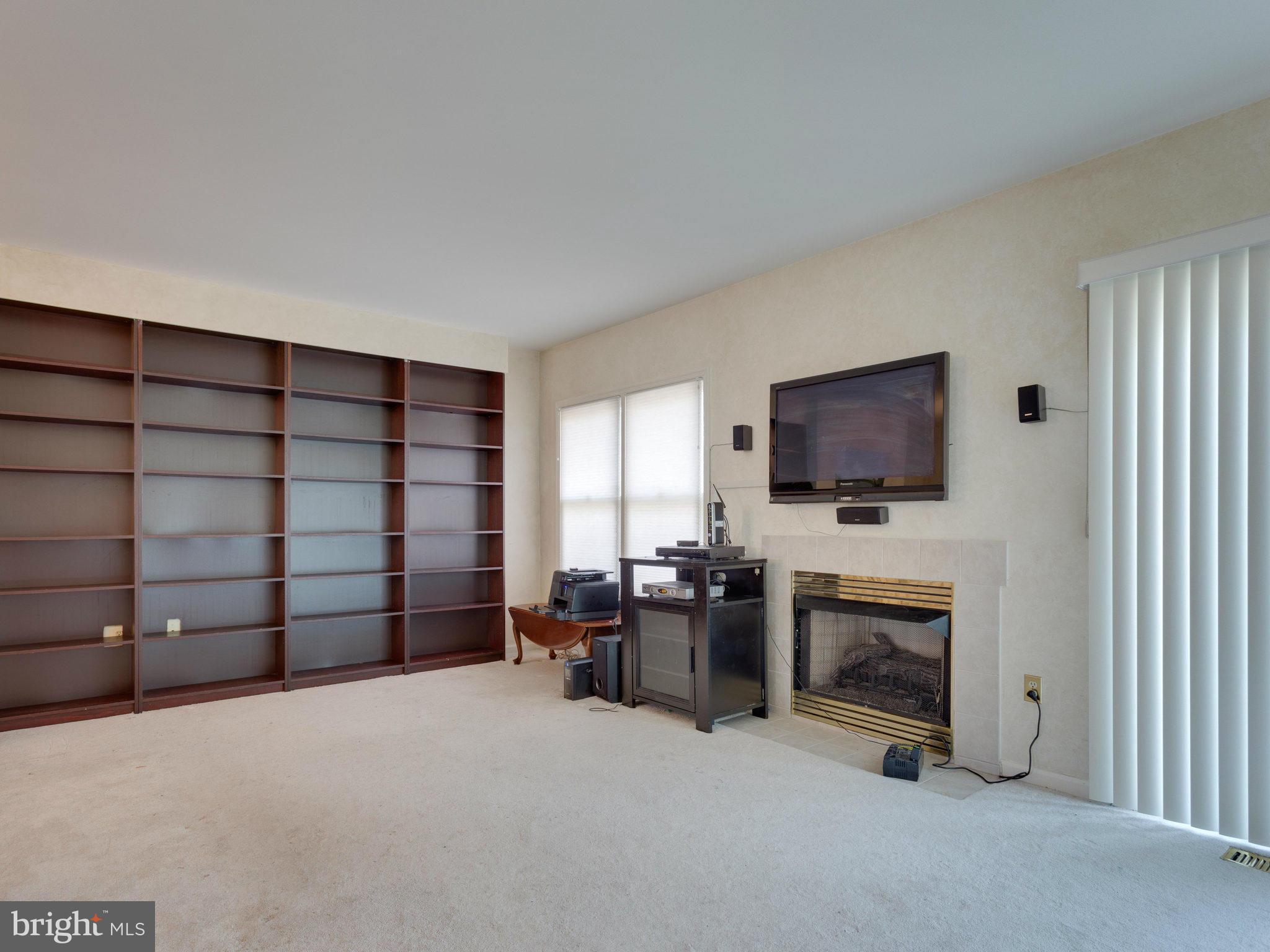 7726 Hickory Glen Way Springfield, VA 22153 - Photo 10 of 30 Living Room