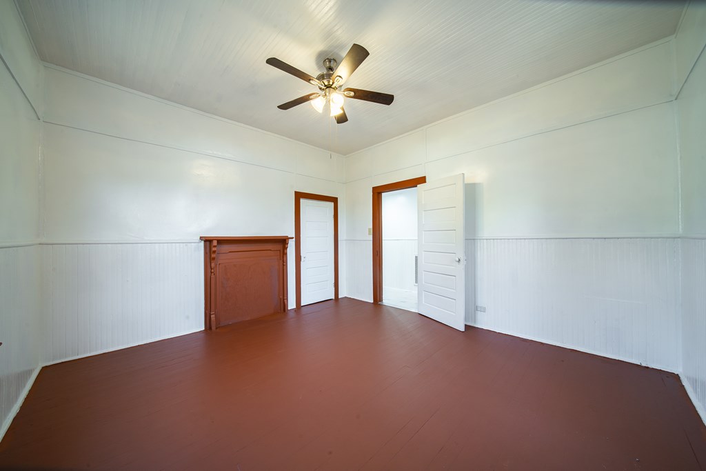 13 Perry Street Manchester, GA 31816 - Photo 15 of 24 a view of an empty room with a window