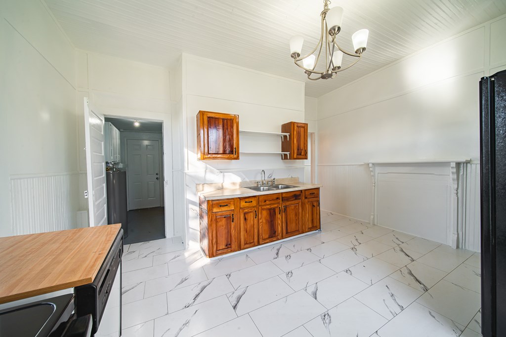 13 Perry Street Manchester, GA 31816 - Photo 21 of 24 a spacious bathroom with a granite countertop sink a mirror and shower