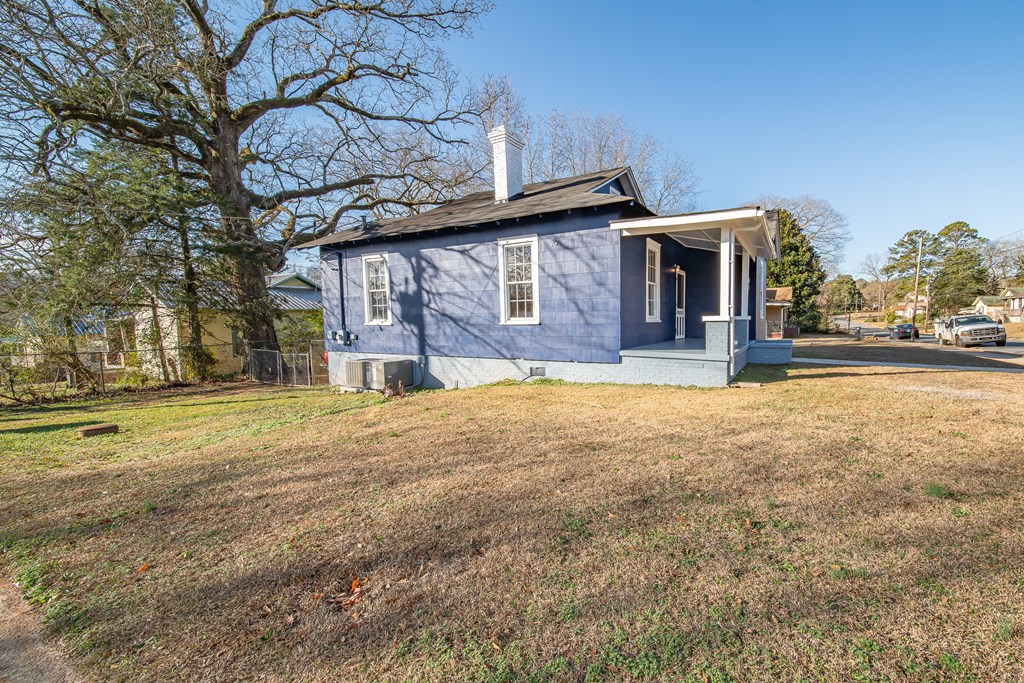 13 Perry Street Manchester, GA 31816 - Photo 4 of 24 a house view with a outdoor space