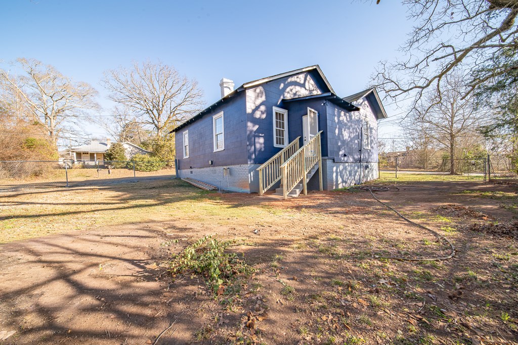 13 Perry Street Manchester, GA 31816 - Photo 5 of 24 a view of a house with a yard