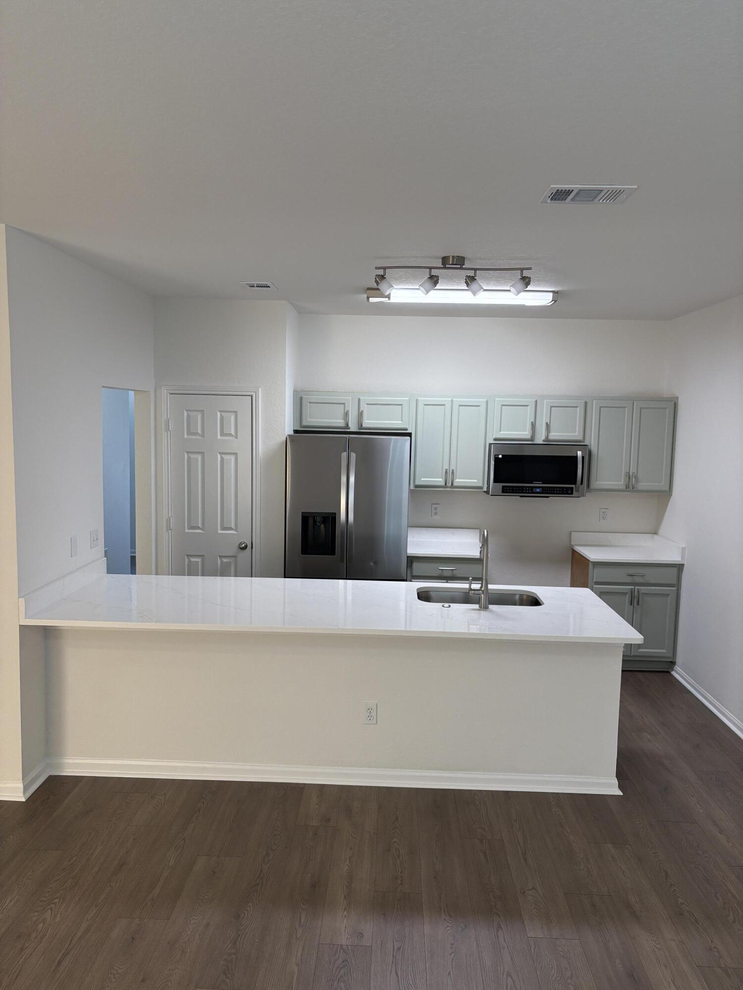 1014 Airport Road, Unit 138 Destin, FL 32541 - Photo 4 of 20 IMG_2661