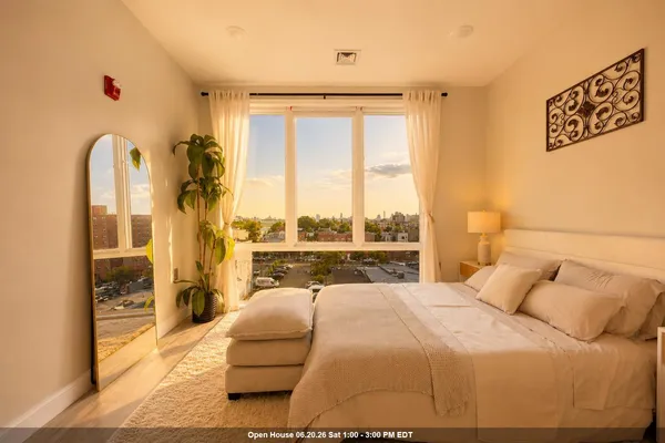 $3,100 | 10 Lincoln Street, Unit 3B, Jersey City, NJ 07307