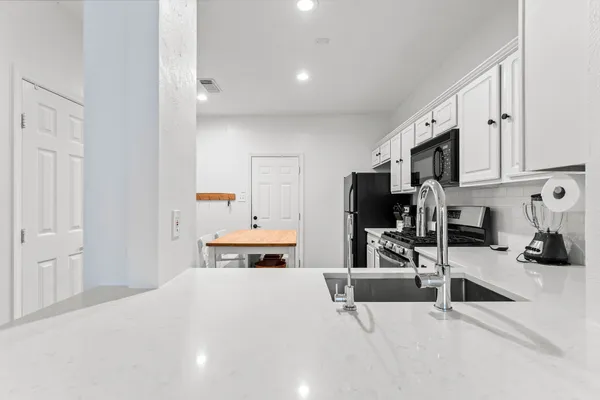 $2,400 | 7 South Avonlea Circle, Spring, TX 77382