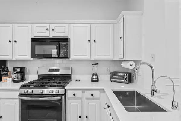 $2,400 | 7 South Avonlea Circle, Spring, TX 77382
