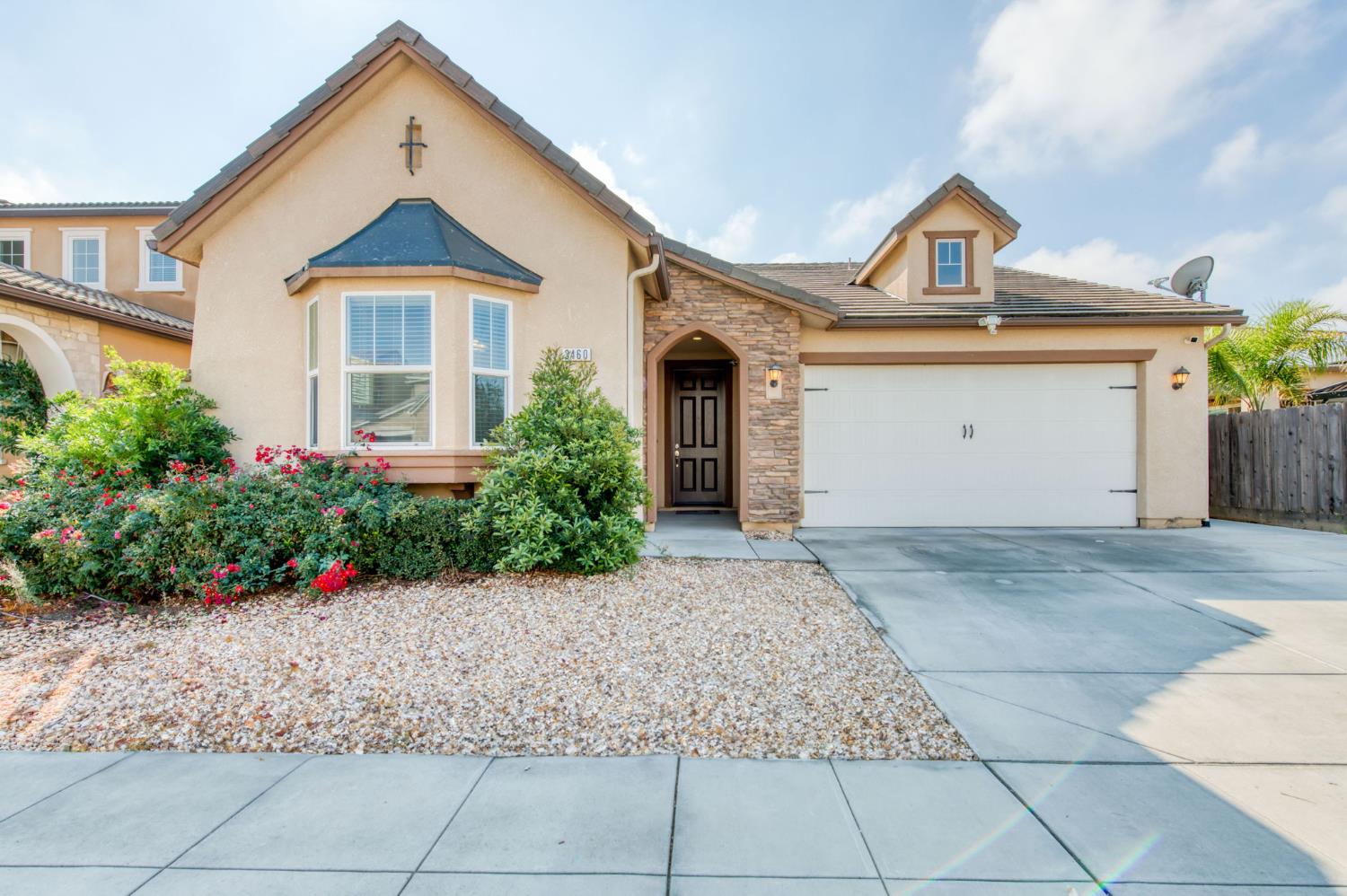 3460 Griffith Avenue Clovis, CA 93619 - Photo 22 of 28 a front view of a house with a yard