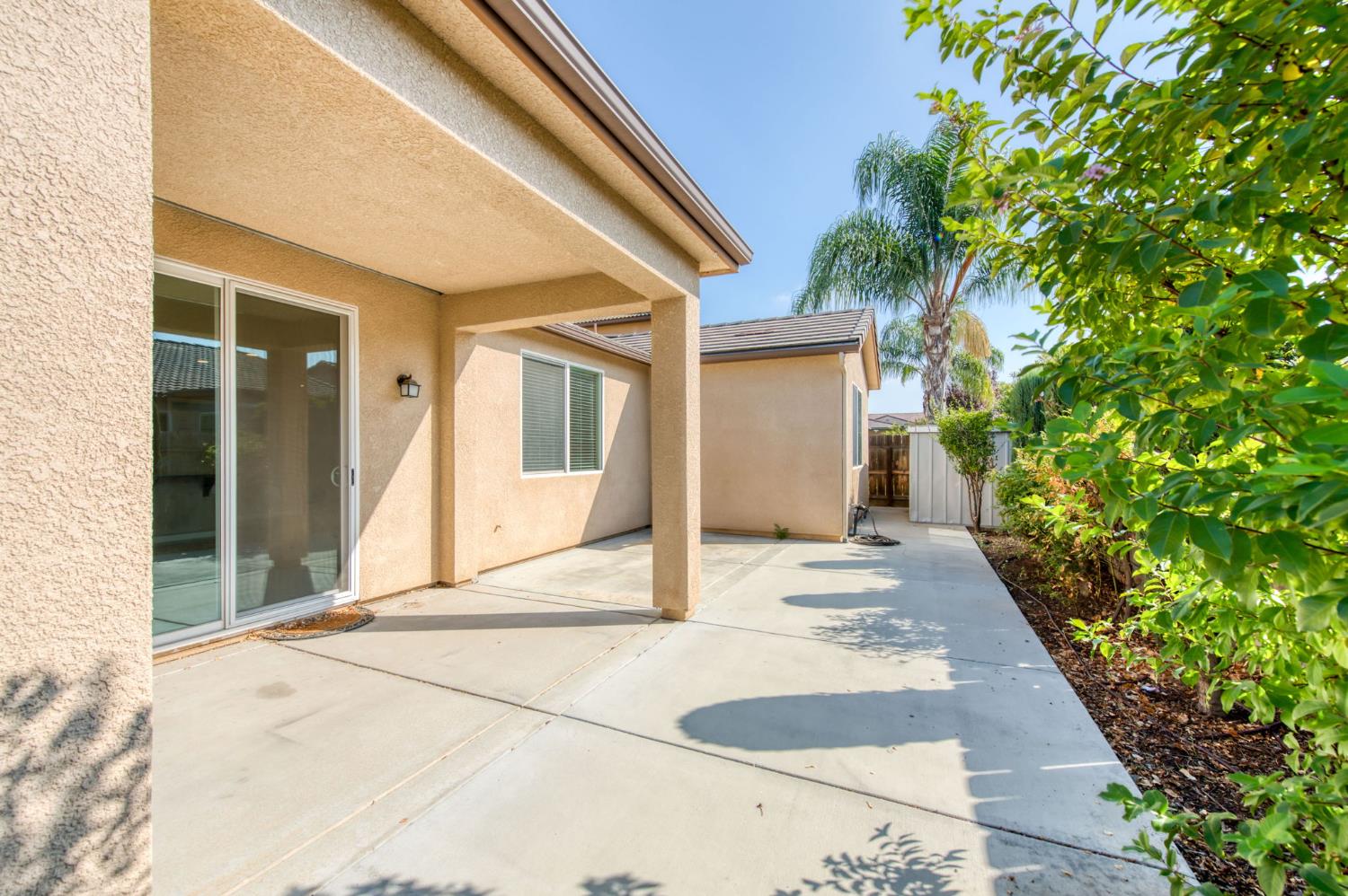3460 Griffith Avenue Clovis, CA 93619 - Photo 27 of 28 a view of a entryway of house