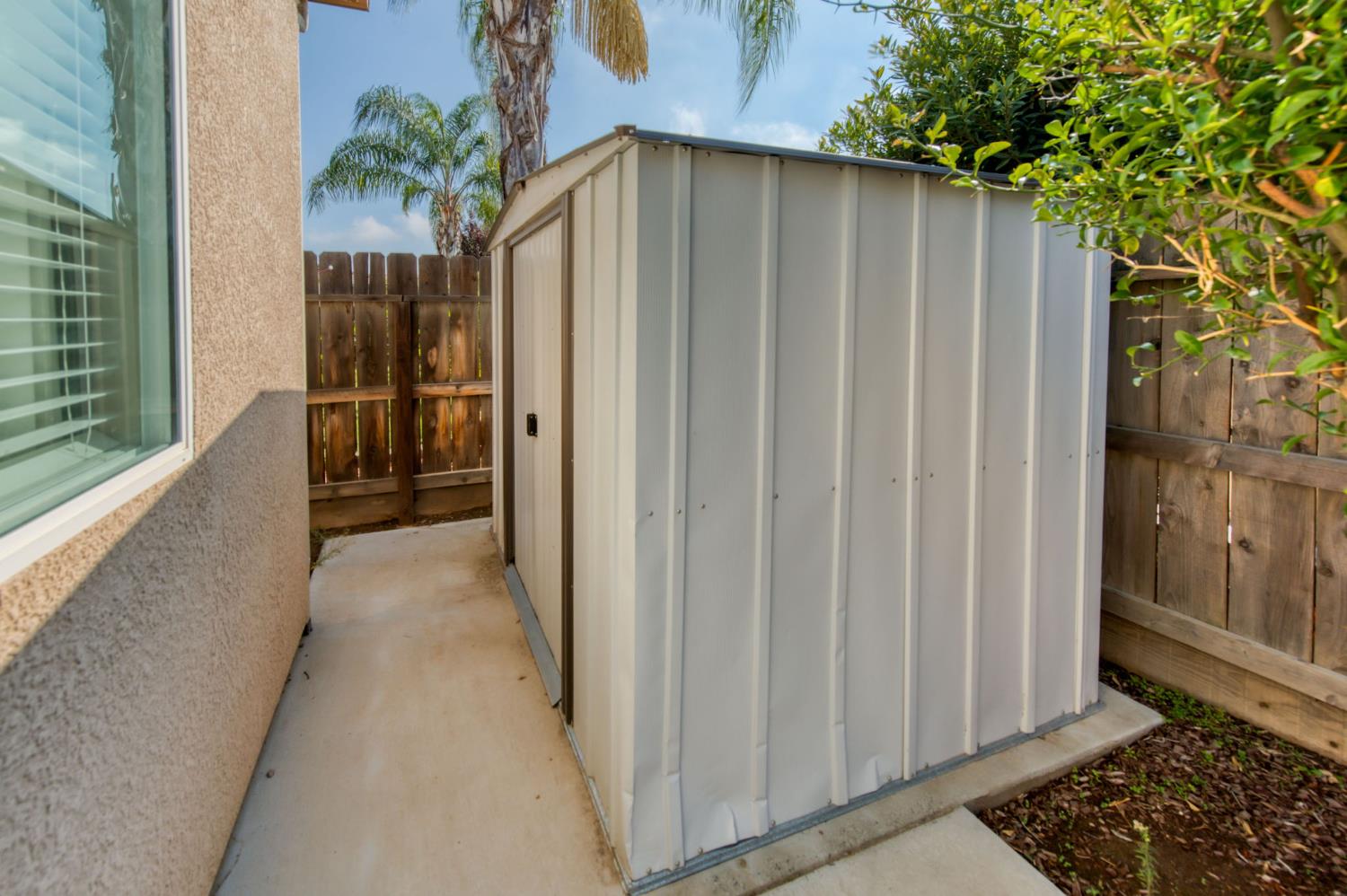 3460 Griffith Avenue Clovis, CA 93619 - Photo 28 of 28 a view of a house with backyard and wooden fence