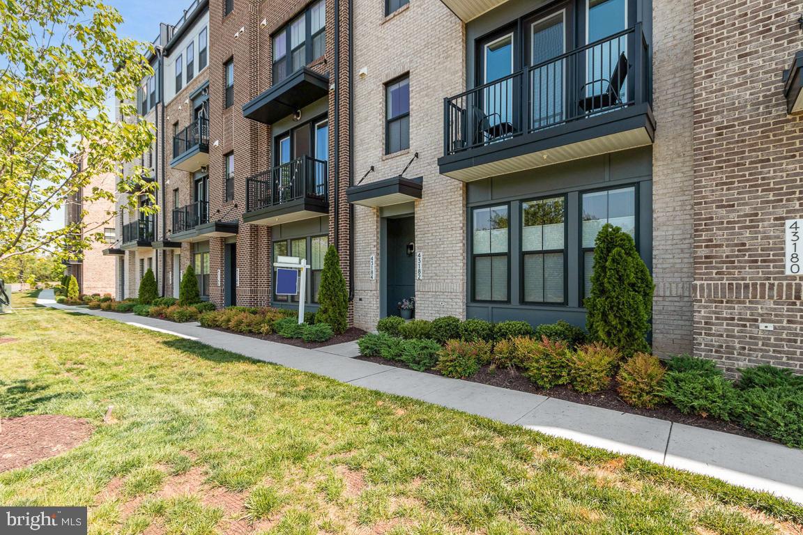 43184 Farringdon Square Ashburn, VA 20148 - Photo 2 of 24