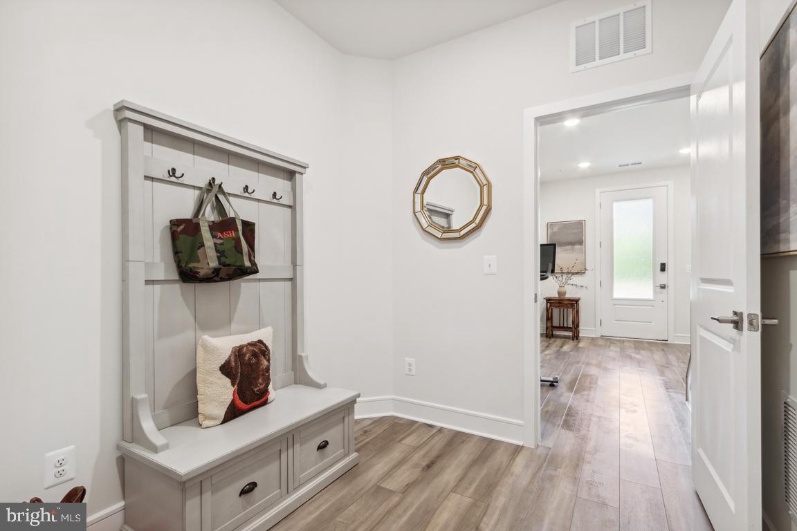 43184 Farringdon Square Ashburn, VA 20148 - Photo 3 of 24