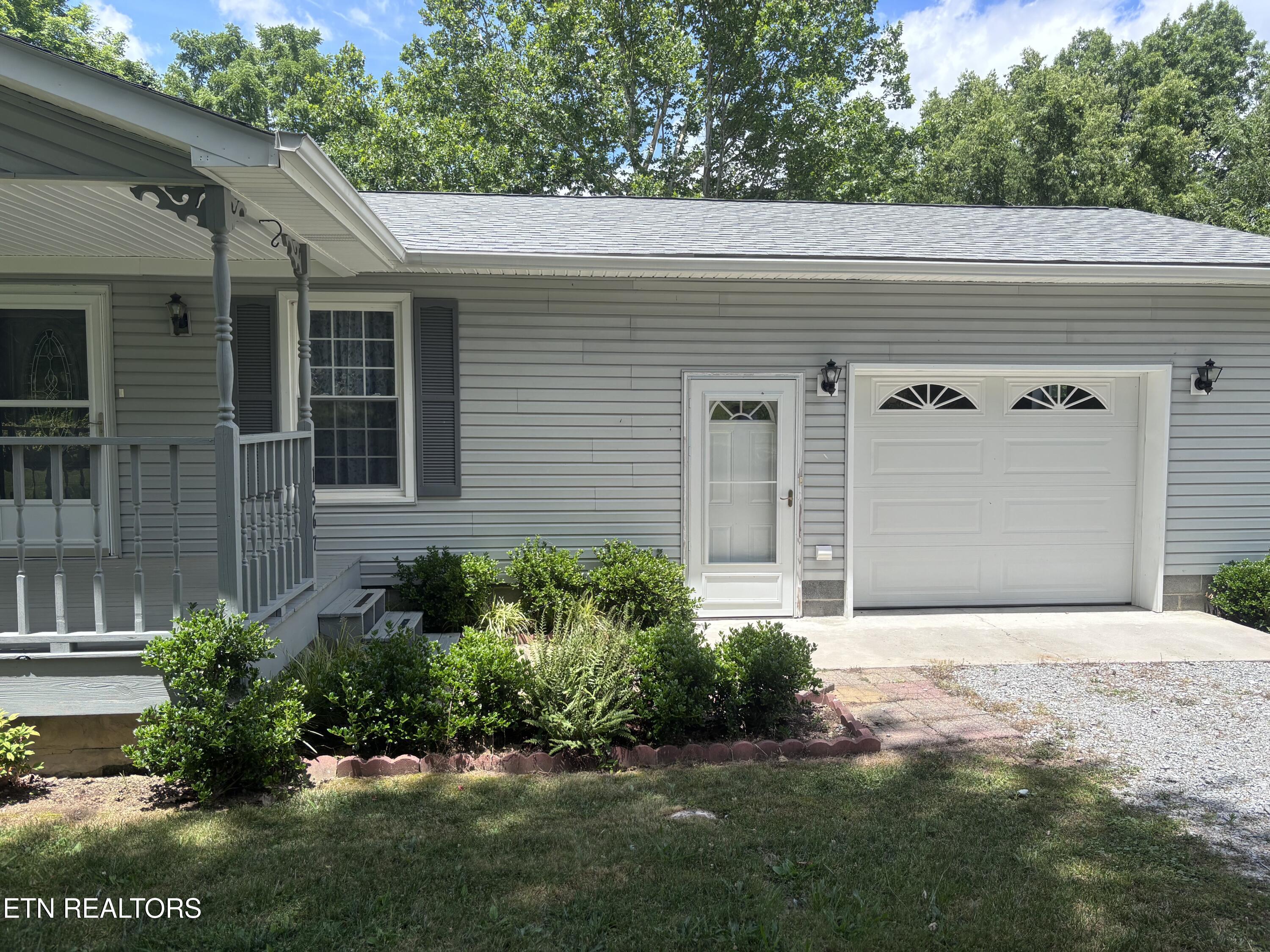1567 Little Sycamore Road Tazewell, TN 37879 - Photo 3 of 33 IMG_2228