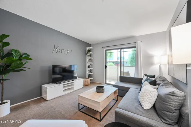 $179,999 | 357 East Thomas Road, Unit A208, Phoenix, AZ 85004