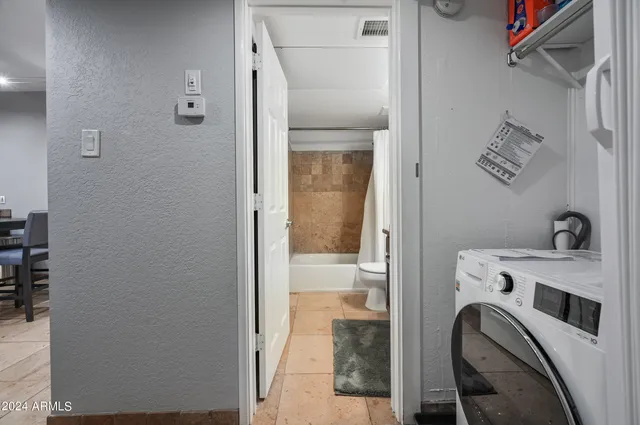 $179,999 | 357 East Thomas Road, Unit A208, Phoenix, AZ 85004