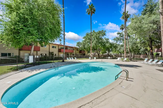 $179,999 | 357 East Thomas Road, Unit A208, Phoenix, AZ 85004