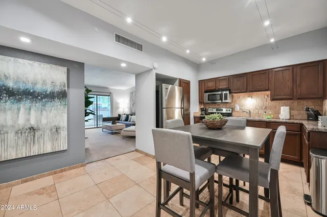 $179,999 | 357 East Thomas Road, Unit A208, Phoenix, AZ 85004