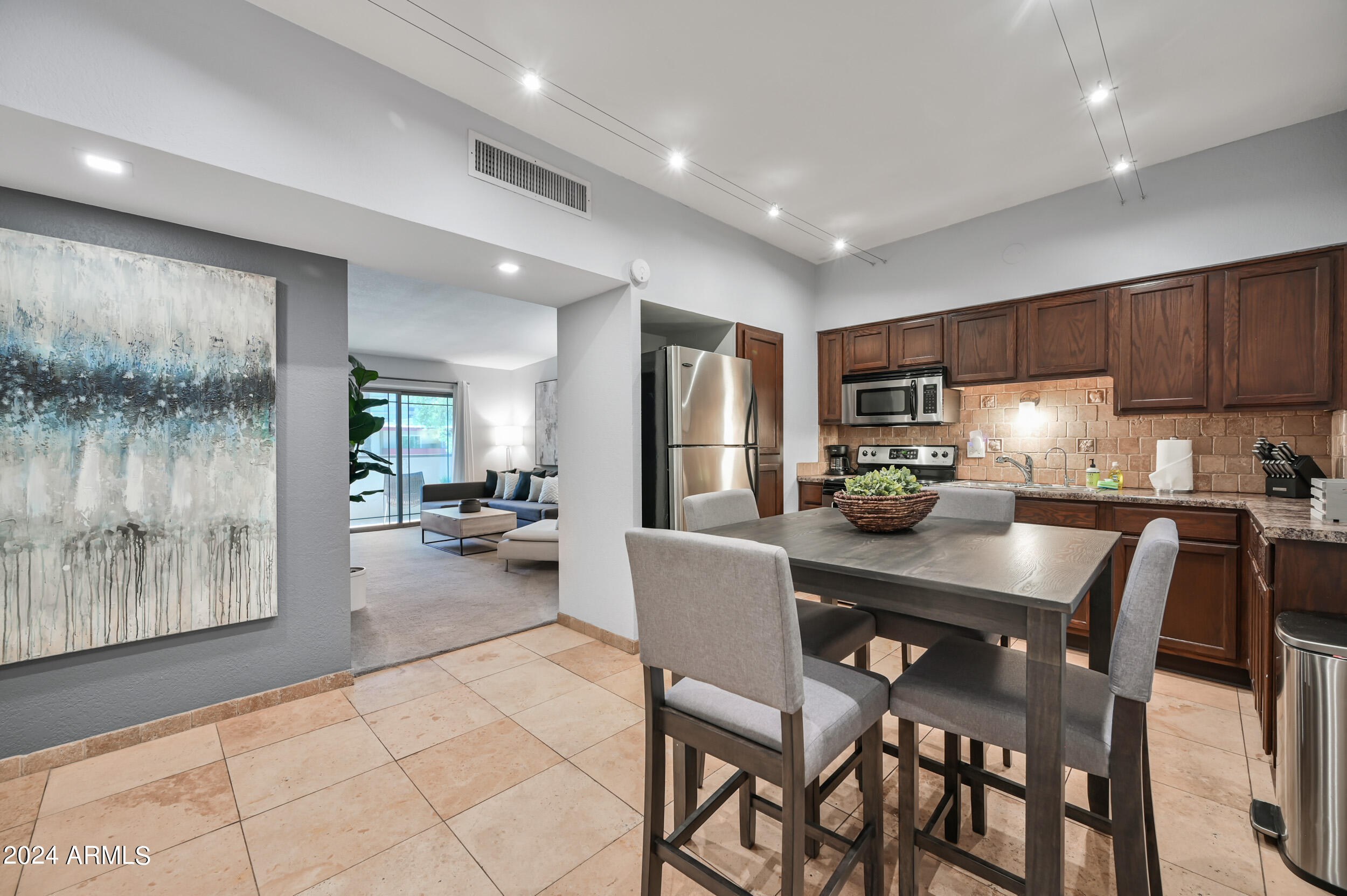 357 East Thomas Road, Unit A208 Phoenix, AZ 85004 - Photo 2 of 15 ocupix-357ETRA208-3