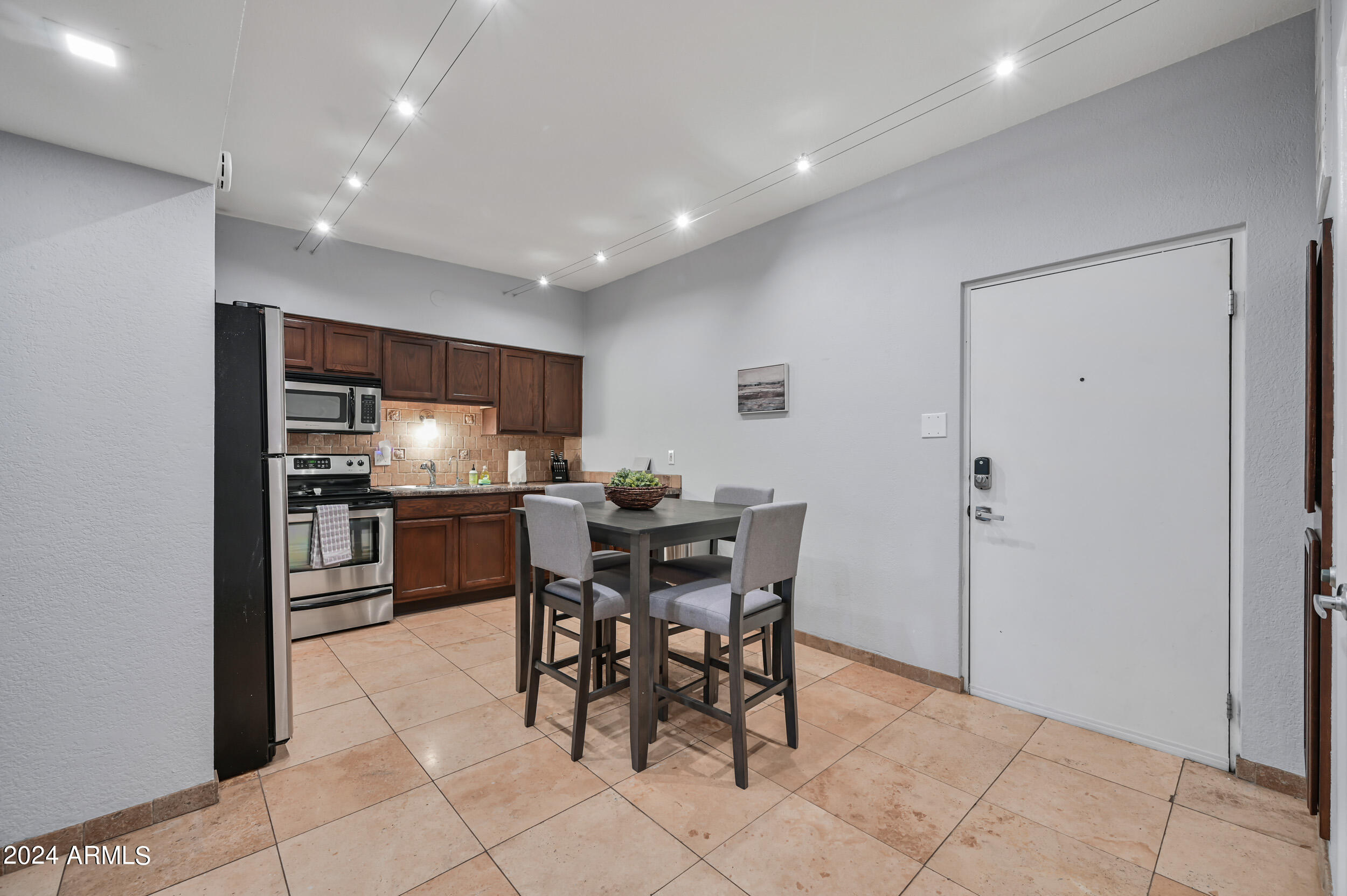 357 East Thomas Road, Unit A208 Phoenix, AZ 85004 - Photo 3 of 15 ocupix-357ETRA208-4