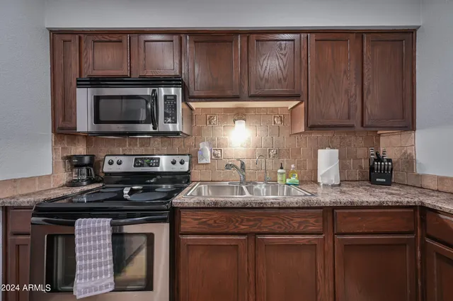 $179,999 | 357 East Thomas Road, Unit A208, Phoenix, AZ 85004