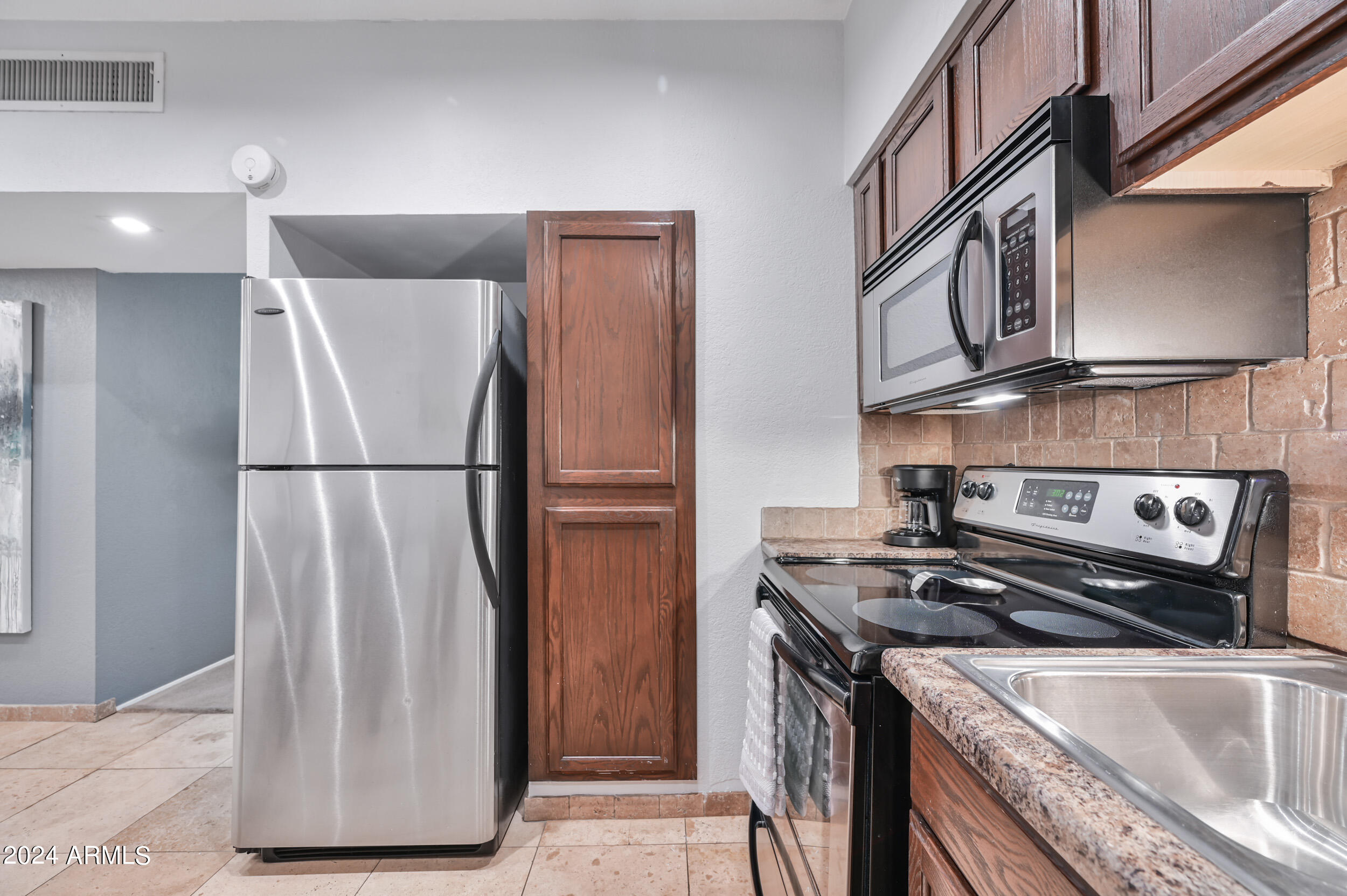 357 East Thomas Road, Unit A208 Phoenix, AZ 85004 - Photo 6 of 15 ocupix-357ETRA208-7