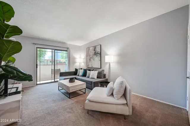 $179,999 | 357 East Thomas Road, Unit A208, Phoenix, AZ 85004