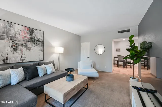 $179,999 | 357 East Thomas Road, Unit A208, Phoenix, AZ 85004