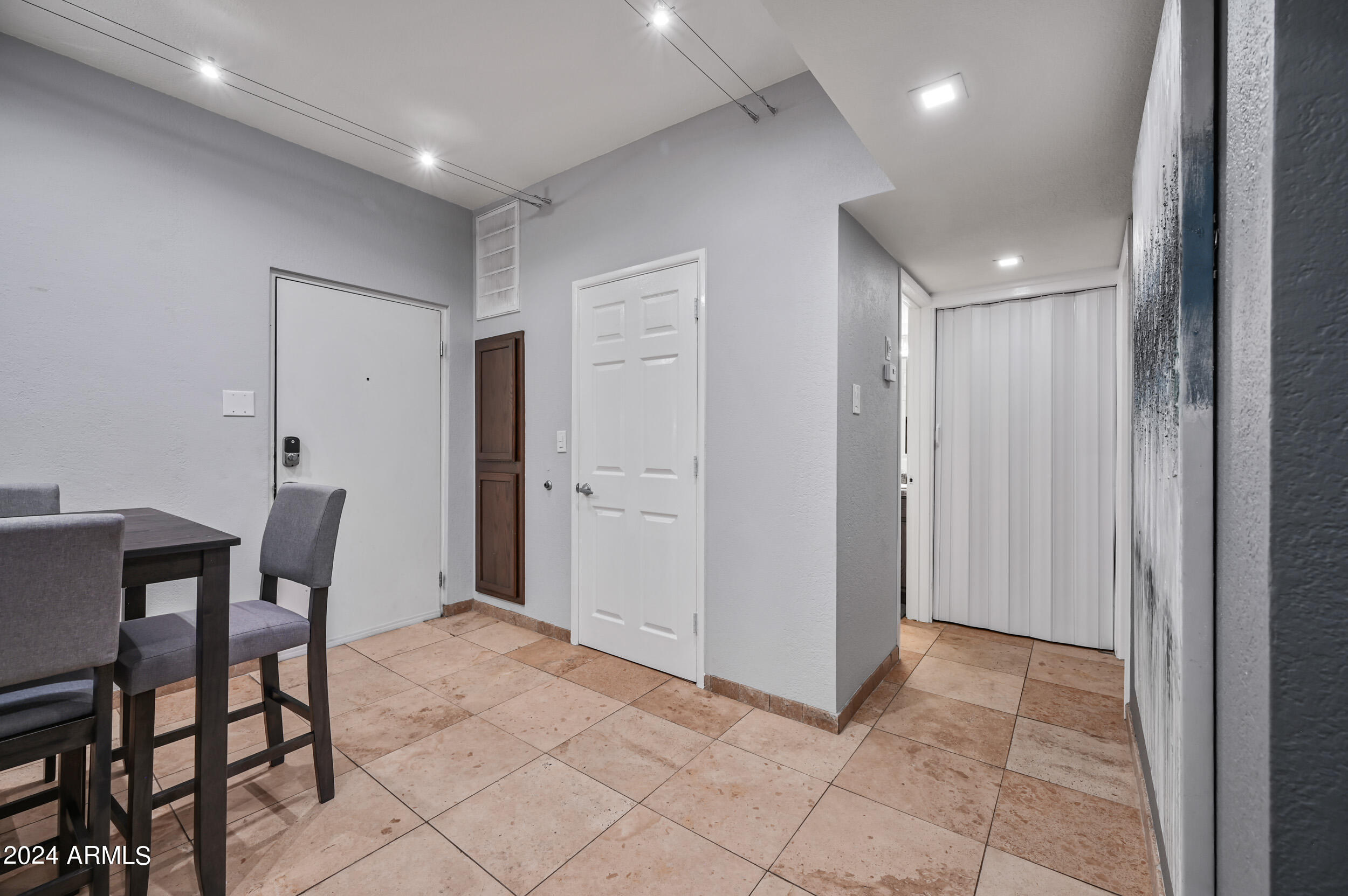 357 East Thomas Road, Unit A208 Phoenix, AZ 85004 - Photo 10 of 15 ocupix-357ETRA208-12