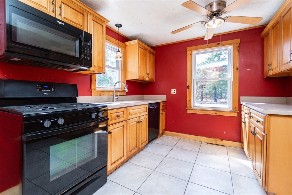 58 Lowell Road Pepperell, MA 01463 - Photo 6 of 30