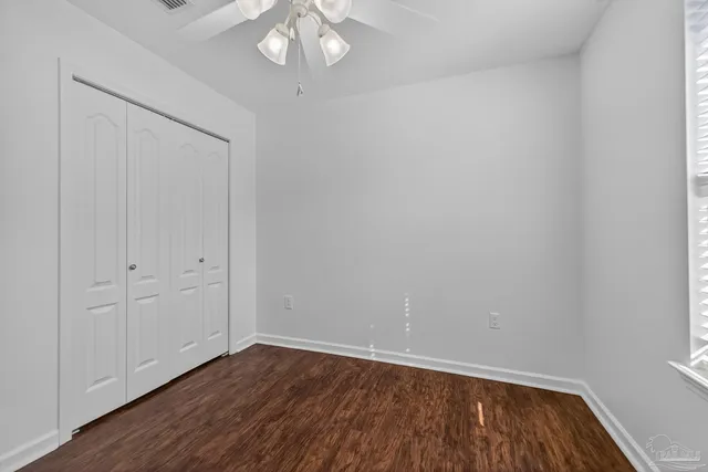 a view of entryway with bathroom