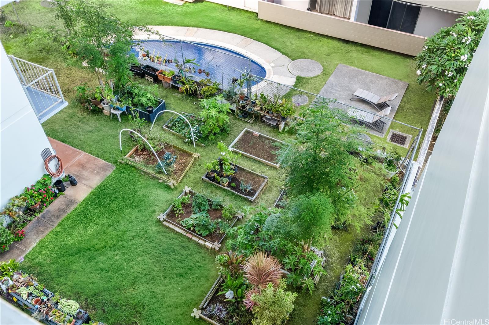 1069 Spencer Street, Unit 402 Honolulu, HI 96822 - Photo 15 of 16 an aerial view of a house