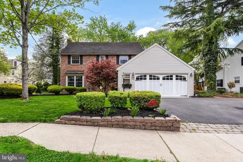 $700,000 | 408 Kings Highway, Moorestown, NJ 08057