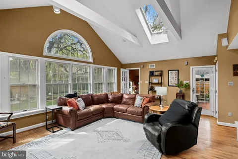 $700,000 | 408 Kings Highway, Moorestown, NJ 08057