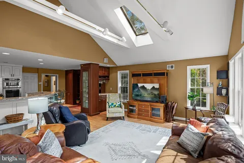 $700,000 | 408 Kings Highway, Moorestown, NJ 08057