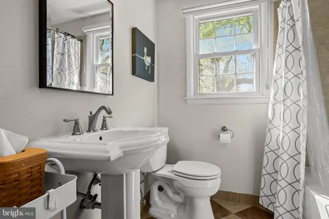 $700,000 | 408 Kings Highway, Moorestown, NJ 08057