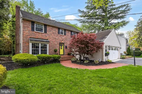 $700,000 | 408 Kings Highway, Moorestown, NJ 08057