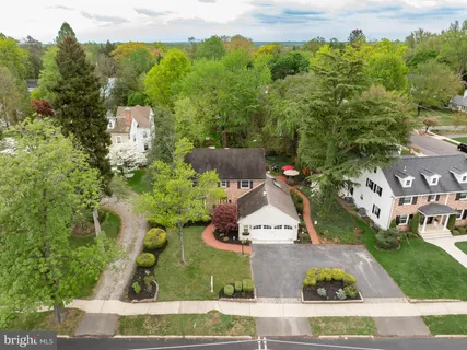 $700,000 | 408 Kings Highway, Moorestown, NJ 08057
