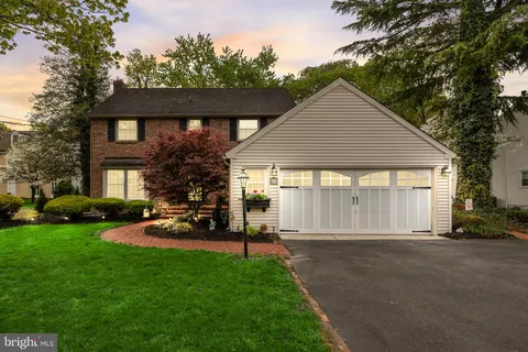 $700,000 | 408 Kings Highway, Moorestown, NJ 08057