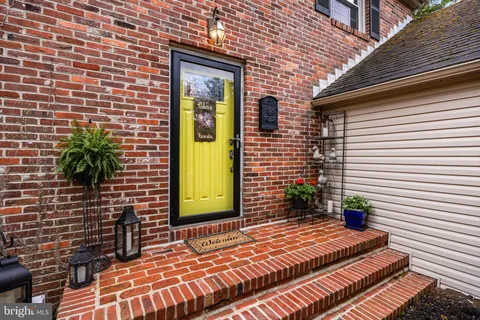 $700,000 | 408 Kings Highway, Moorestown, NJ 08057