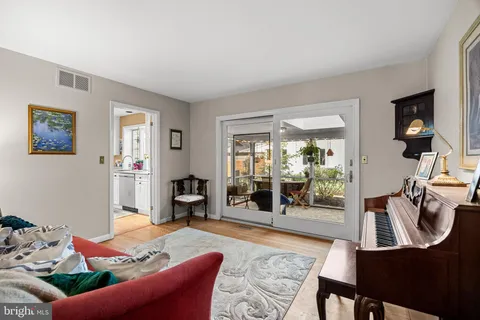 $700,000 | 408 Kings Highway, Moorestown, NJ 08057