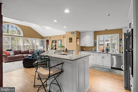 $700,000 | 408 Kings Highway, Moorestown, NJ 08057