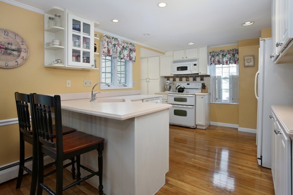 78 Sheffield Road Melrose, MA 02176 - Photo 4 of 14 Gallery Image 4